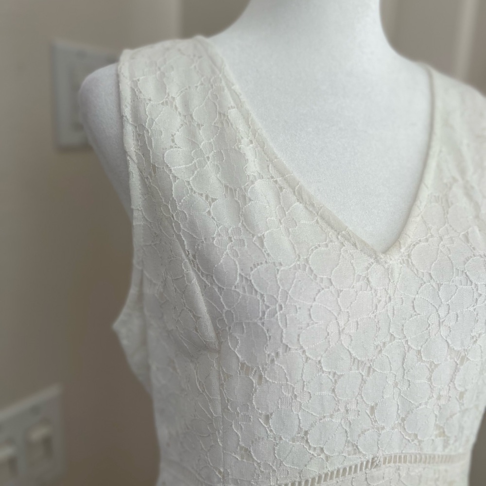 White a line eyelet dress - great waist detail. Lined. - Picture 7 of 7